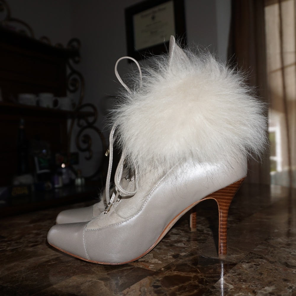 Ann Taylor Fur Lace-up like new Winter Booties - Picture 6 of 8